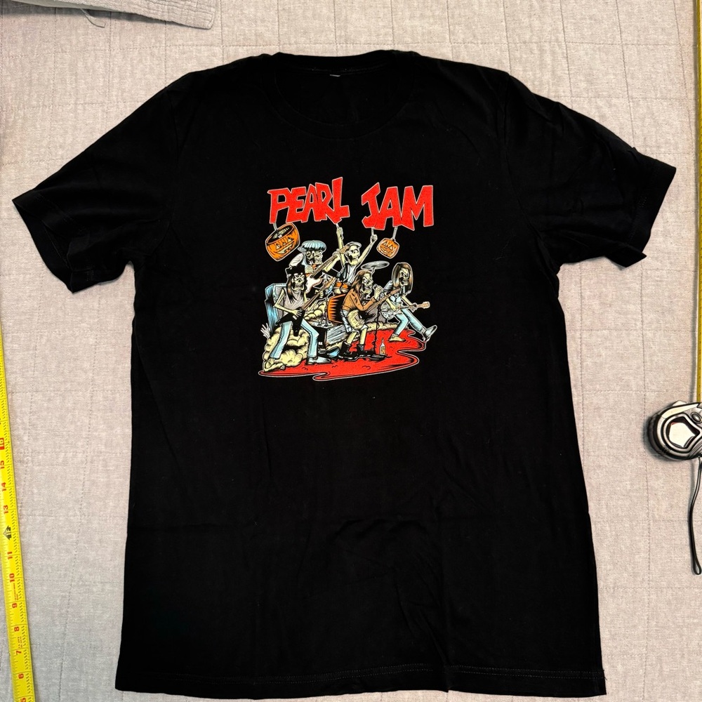 USED and RARE. Official Pearl Jam merch. Ten Club (fan club) members only.